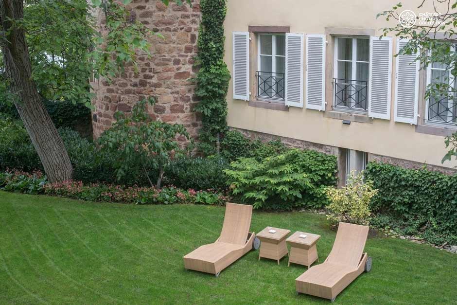 & A La Cour D'alsace By Happyculture