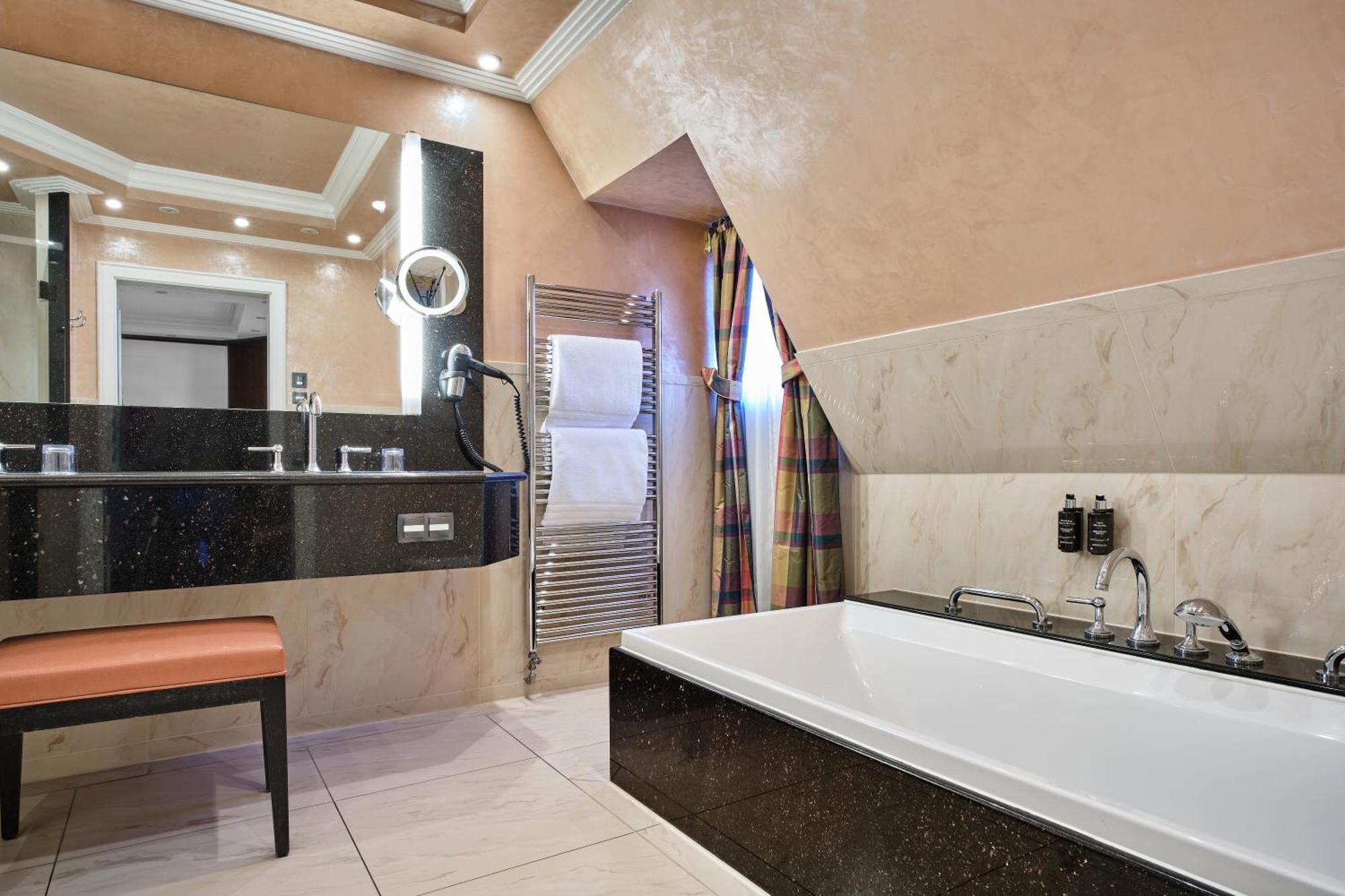 & A La Cour D'alsace By Happyculture Hotel